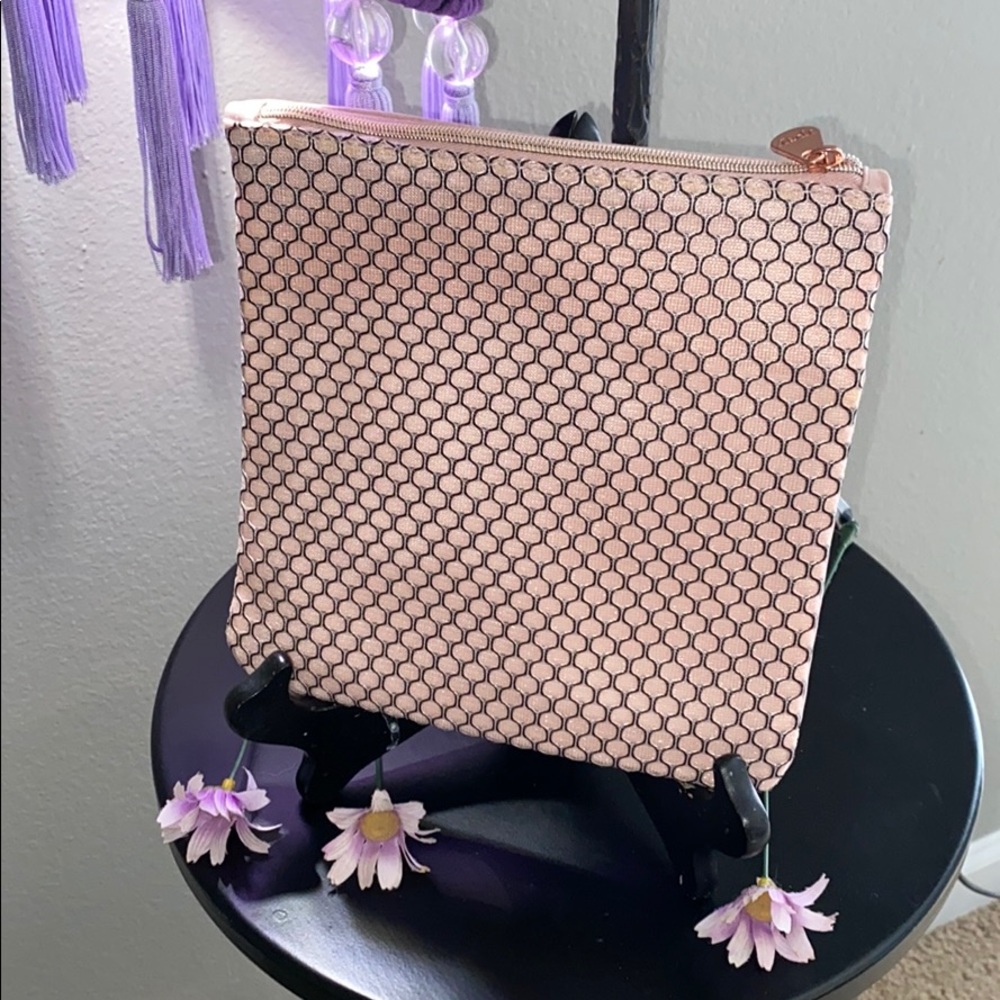 Mesh makeup bag